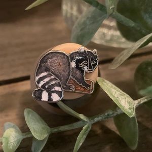 🌿Vintage~ Raccoon Pin~Hunting~Hat
Pin~ Tie Tack Pin-back~ collectible~ wildlife